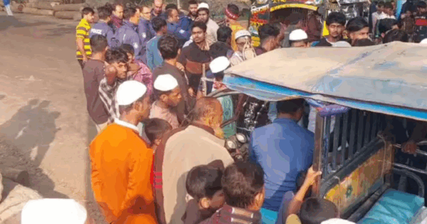মায়ের হাত ধরে মাদরাসায় যাওয়ার পথে বাসচাপায় শিশুর মৃত্যু