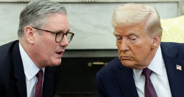 ট্রাম্পের হুঙ্কার উপেক্ষা করে বেইজিংয়ের পথে ব্রিটিশ প্রধানমন্ত্রী