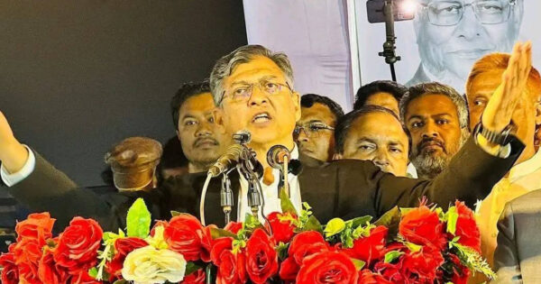 স্বাধীনতা যুদ্ধে সংখ্যালঘুদের নির্যাতন ও মুক্তিযোদ্ধাদের হত্যার জন্য জামায়াতকে ক্ষমা চাইতে হবে: সালাহউদ্দিন