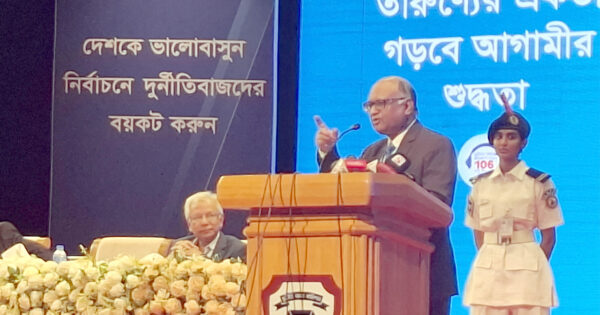 আমাদের রন্ধ্রে রন্ধ্রে যে দুর্নীতি ঢুকে গেছে, সেটাকে ধীরে ধীরে নির্মূল করা সম্ভব: দুদক চেয়ারম্যান