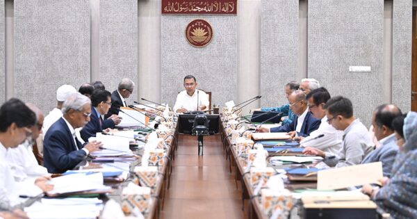 বিদ্যুৎ ব্যবহারে সাশ্রয়ী হতে নিজ দপ্তরে লাইট ও এসির মাত্রা কমালেন প্রধানমন্ত্রী