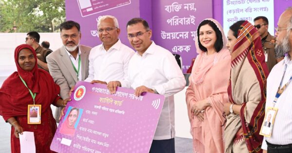 ফ্যামিলি কার্ড বিতরণ প্রকল্পের উদ্বোধন করলেন প্রধানমন্ত্রী