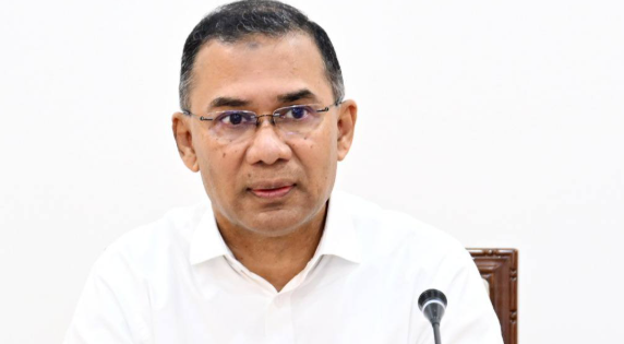 ছুটির দিন হওয়া সত্ত্বেও সচিবালয়ে অফিস করছেন প্রধানমন্ত্রী