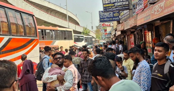 সায়েদাবাদ-যাত্রাবাড়ীতে ঘরমুখো মানুষের চাপ, ২০০ টাকার ভাড়া নেওয়া হচ্ছে ৪০০