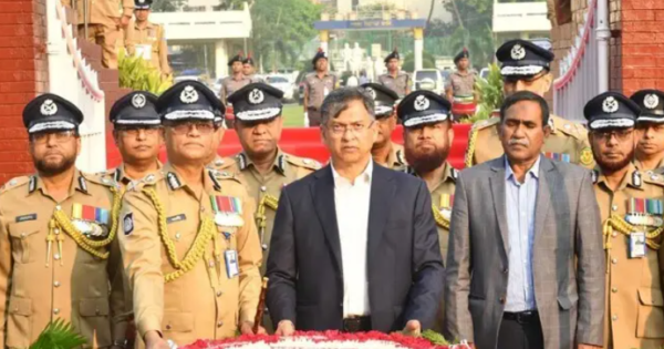 মহান স্বাধীনতা দিবসে উপলক্ষে শহীদ পুলিশ সদস্যদের প্রতি স্বরাষ্ট্রমন্ত্রী ও আইজিপির শ্রদ্ধা