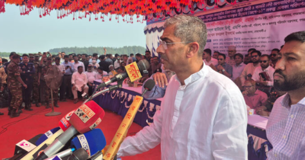 প্রধানমন্ত্রী ভাঙনকবলিত এলাকার মানুষের দুঃখ বোঝেন, রেগুলেটর নির্মাণ হবেই: এ্যানি