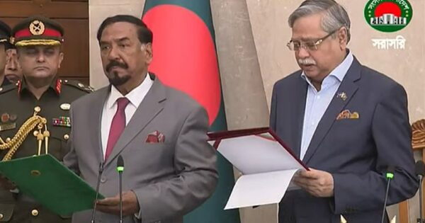 স্পিকার-ডেপুটি স্পিকারকে শপথ পড়ালেন রাষ্ট্রপতি