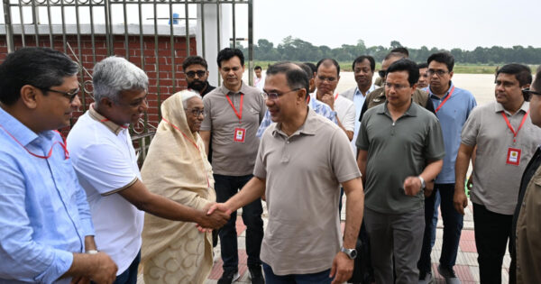 যশোরে পৌঁছেছেন প্রধানমন্ত্রী
