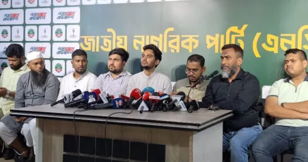 প্রধানমন্ত্রীর কাছে চাঁদাবাজবিরোধী এবং দুর্নীতিবিরোধী কার্ড চাইলেন আসিফ মাহমুদ