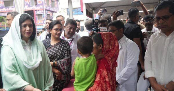 মহাখালীর কড়াইল বস্তিতে ‘ফ্রি হার্ট ক্যাম্প’ উদ্বোধন করলেন হৃদরোগ বিশেষজ্ঞ ডা. জুবাইদা
