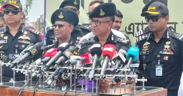 কোরবানির পশুবাহী গাড়ি জোর করে নির্দিষ্ট হাটে নেওয়া ঠেকাতে নজরদারি করছে র্যাব