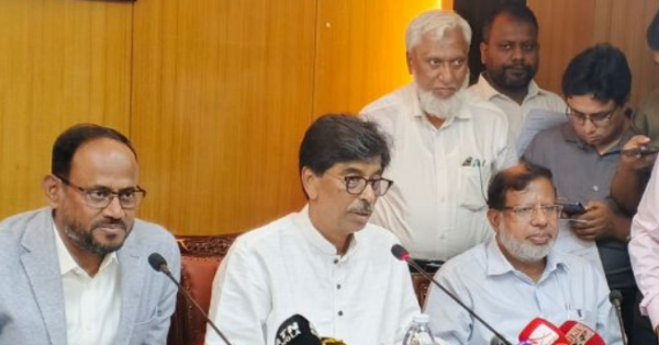সীমান্তবর্তী এলাকায় কোনো পশুর হাটের ইজারা দেওয়া হবে না: প্রাণিসম্পদ মন্ত্রী