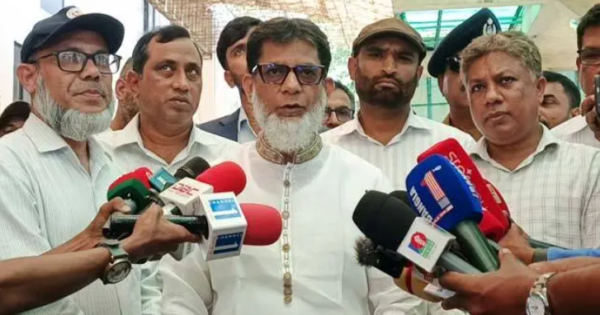 সেবার মান নিশ্চিত করতে অফিসে নয়, কর্মকর্তাদের মাঠে কাজ করার নির্দেশ রেল প্রতিমন্ত্রীর