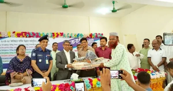 তলাবিহীন ঝুড়ি নিয়ে বর্তমান বিএনপি সরকার রাষ্ট্র পরিচালনা শুরু করেছে: মুক্তিযুদ্ধ বিষয়ক মন্ত্রী