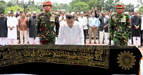 সাবেক স্বাস্থ্য প্রতিমন্ত্রী মিজানুর রহমান সিনহার জানাজা সম্পন্ন, শ্রদ্ধা নিবেদন প্রধানমন্ত্রীর