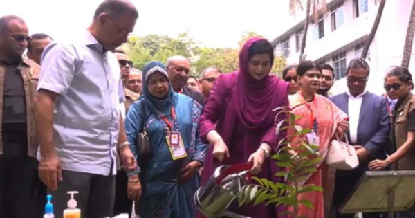 ঢাকা মেডিকেলের প্রতিষ্ঠাবার্ষিকী অনুষ্ঠানে প্রধানমন্ত্রী, উদ্বোধন করলেন বৃক্ষরোপণ কর্মসূচি