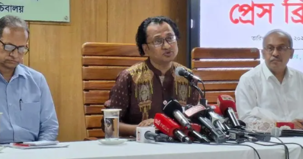 প্রশাসনের সহযোগিতায় এনসিপির সমাবেশে বোমা হামলা নিয়ে নাহিদ ইসলামের বক্তব্য রাজনৈতিক