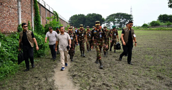 সেনাবাহিনীর গ্রীষ্মকালীন মহড়া আকস্মিক পরিদর্শন করলেন প্রধানমন্ত্রী