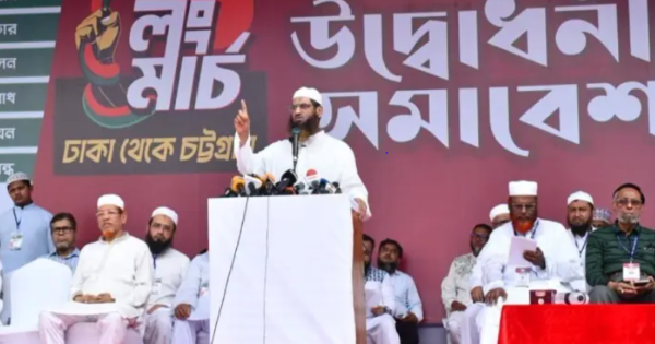 সরকারকে টেনে নামাতে আমাদের হাত এক চুলও কাঁপবে না: মাওলানা মামুনুল হক