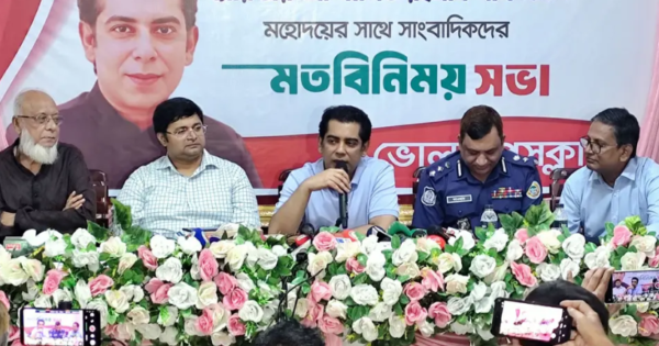 আপনাদের কলমের খোঁচায় যেন কারও ক্যারিয়ার-মানসম্মান নষ্ট না হয়: সাংবাদিকদের তথ্যমন্ত্রী