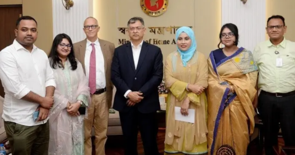 সরকার নাগরিকের বাক-স্বাধীনতায় বিশ্বাসী, তবে সমালোচনা আর চরিত্রহনন এক নয়: স্বরাষ্ট্রমন্ত্রী